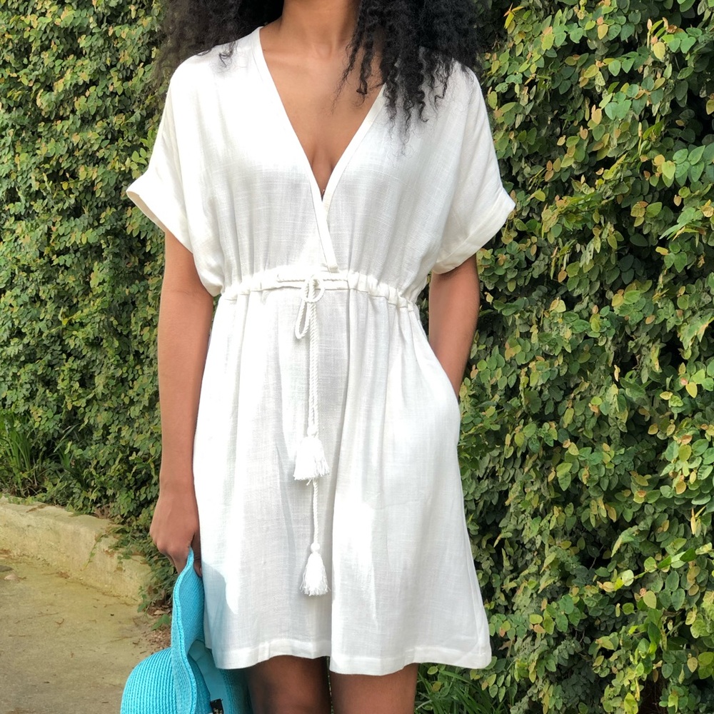 🌷SALE 🌷White Resort Chic Deep-V Linen Dress